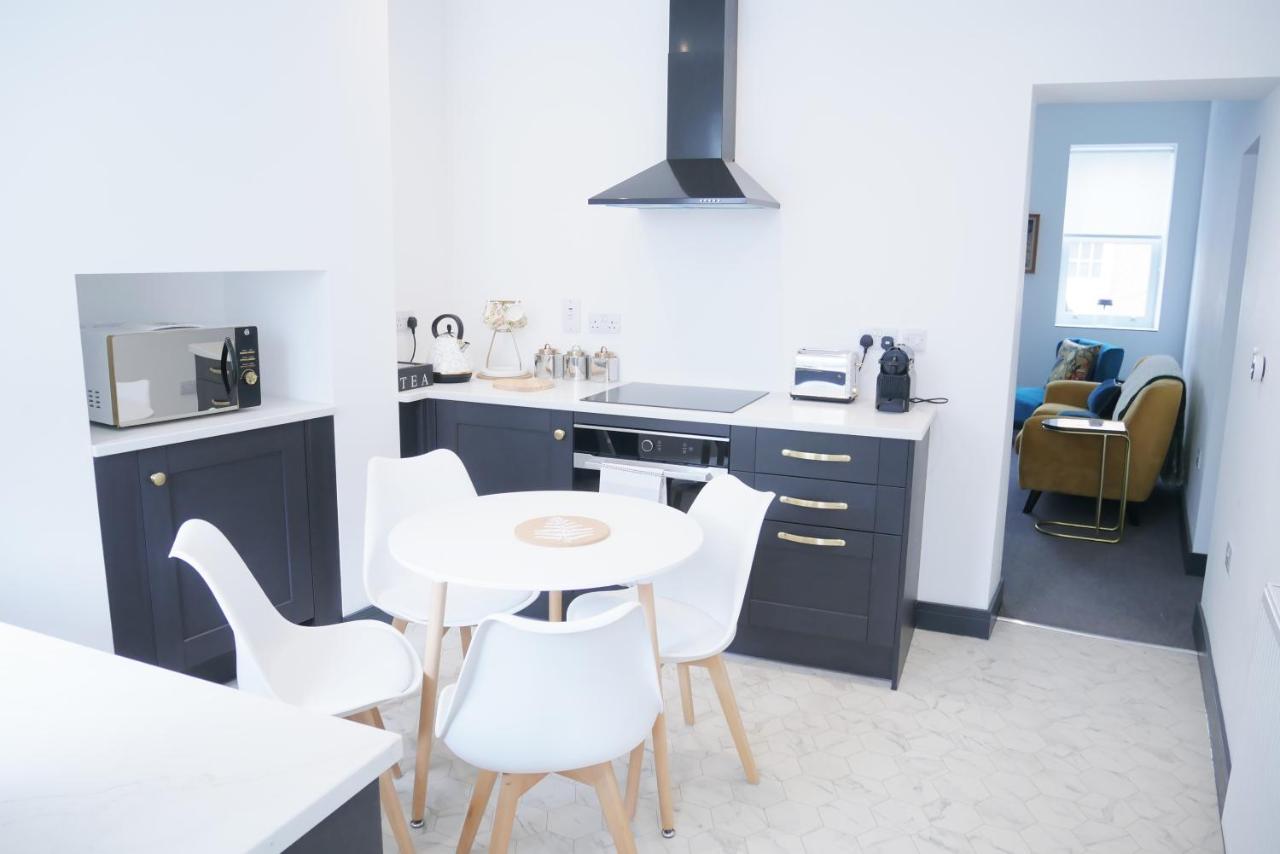 One Bedroom Luxury Ground Floor Apartment With Parking In Heart Holt 霍尔特 外观 照片